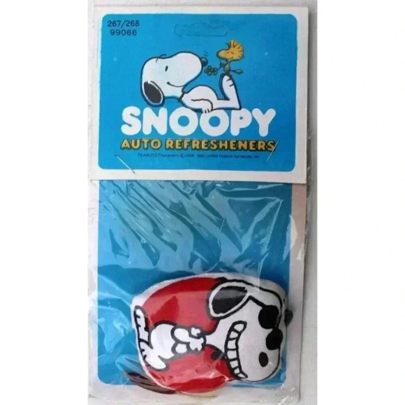 Sealed 1965 Vintage Peanut Snoopy Cool Sunglasses Woodstock Auto Refreshener NOS - Picture 1 of 2